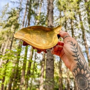 Vintage brass fish shape ash tray footed